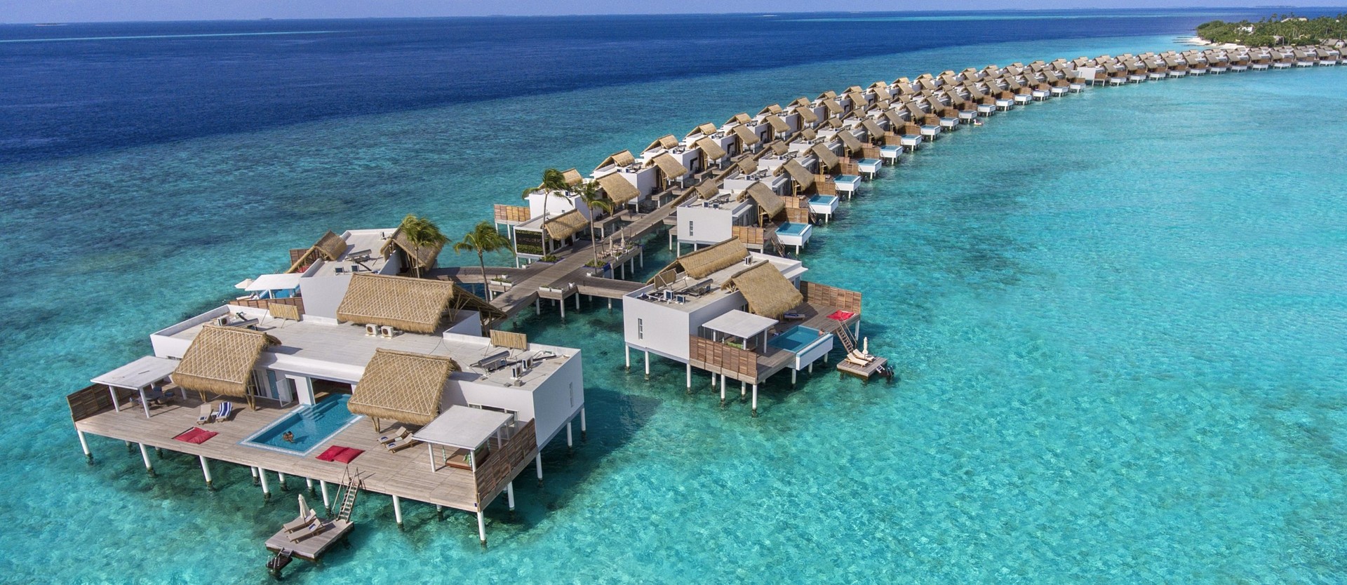 V Travels Luxury Banner